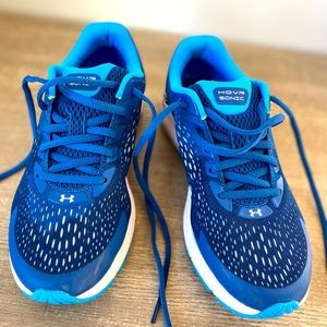Under armor Hovr Sonic boys sneakers- size 6. Only worn a few times.